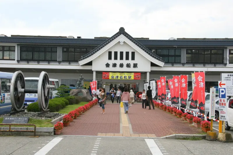 城のデザインを取り入れた会津若松駅