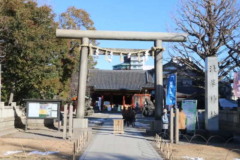 浅草寺の本堂東側に鎮座する浅草神社