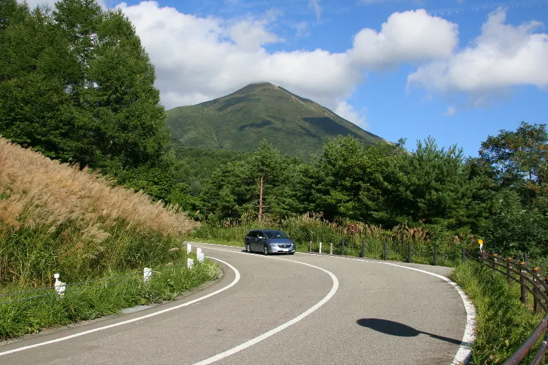 緑豊かな磐梯山の自然が広がるドライブコース
