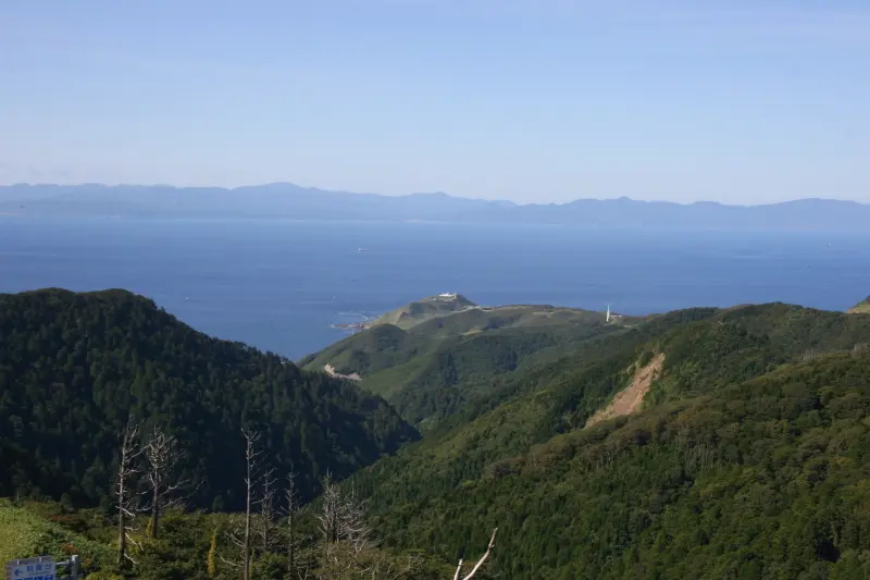 津軽海峡の先に見える北海道の山々