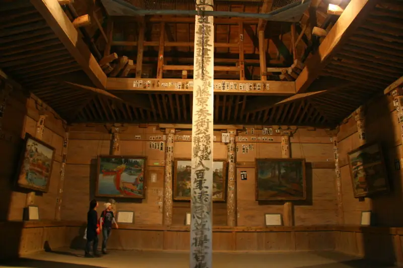 国の重要文化財に指定される金色堂旧覆堂は鎌倉時代の建築