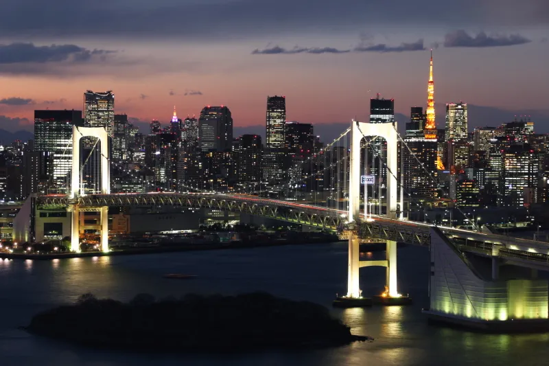 レインボーブリッジと東京タワーのライトアップ