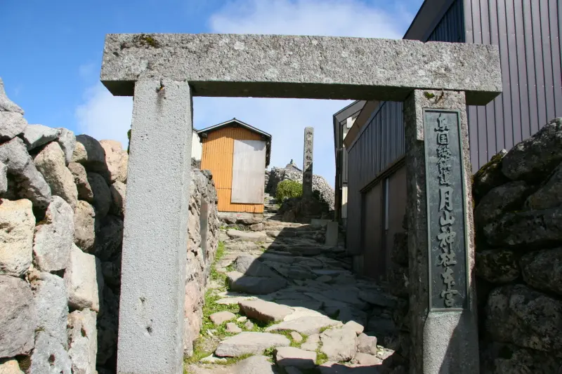 ５９２年に開山されたと伝わる月山神社