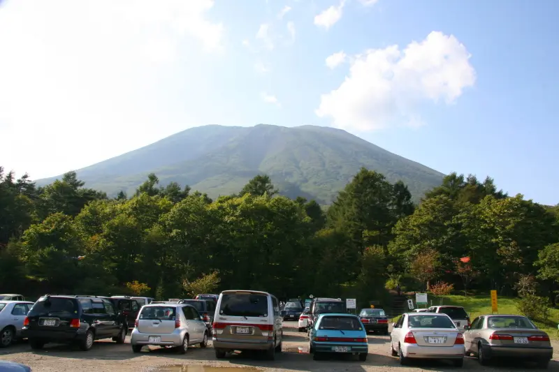 駐車場から見ることのできる岩手山の山頂