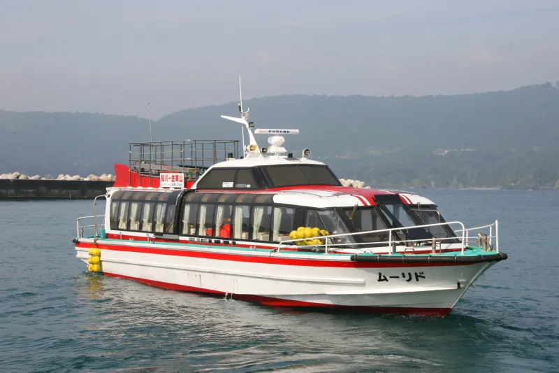 鮎川港と金華山を結ぶ定期観光船