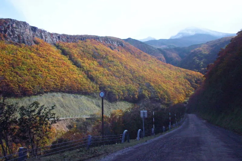 秋に訪れた時は山々が綺麗に色付き見事な紅葉