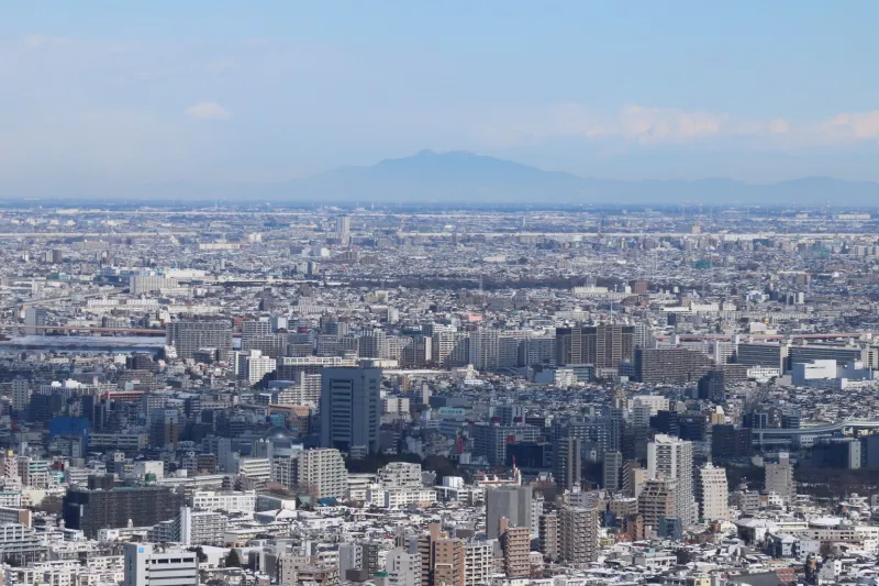 北東方向の地平線に見える茨城県の筑波山