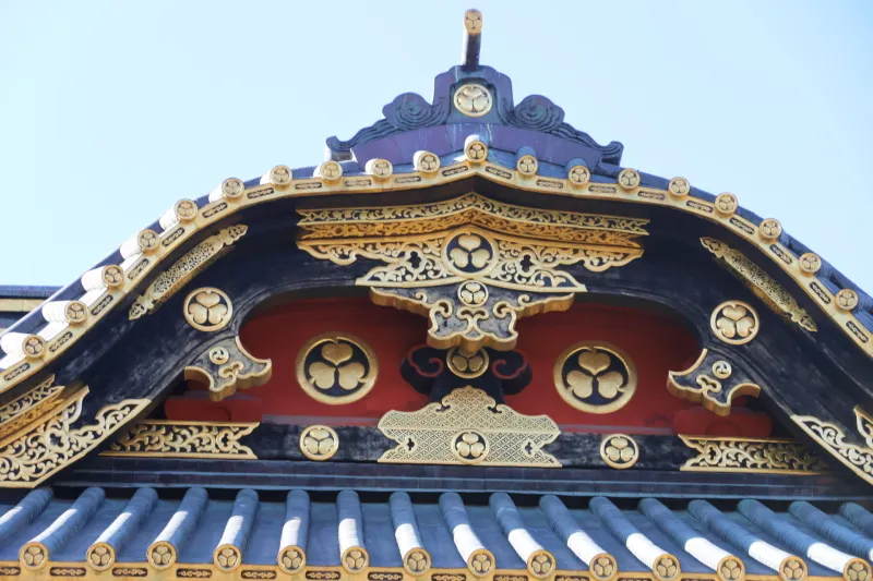 徳川家の家紋や装飾が施される貴重な建物
