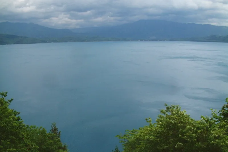 眼下には青い湖面が広がり田沢湖を一望