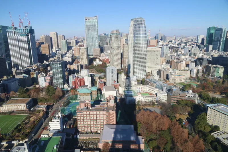 展望台から眺める景色。手前に見えるのは東京タワーの影