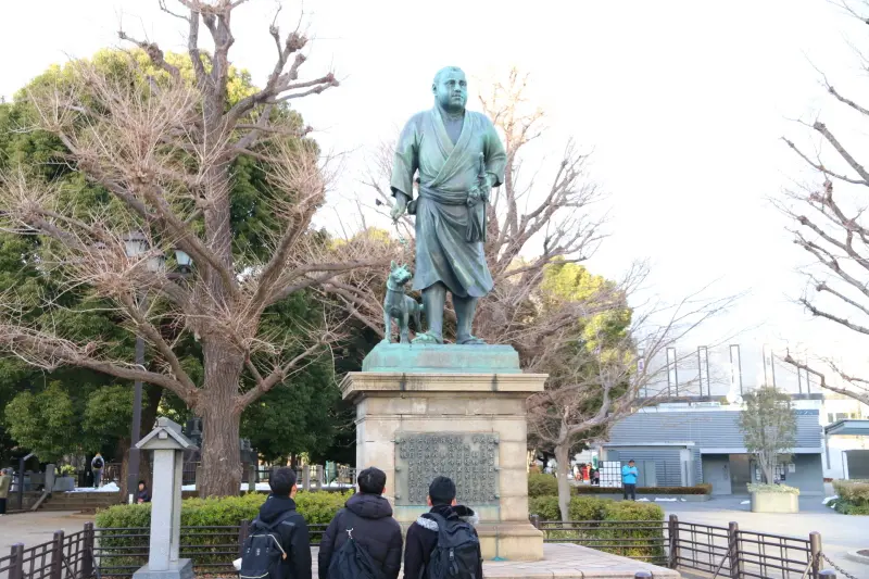 上野とゆかりがあることから１００年前に建てられた西郷隆盛像