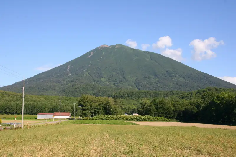 富士山のような綺麗な円錐型の羊蹄山