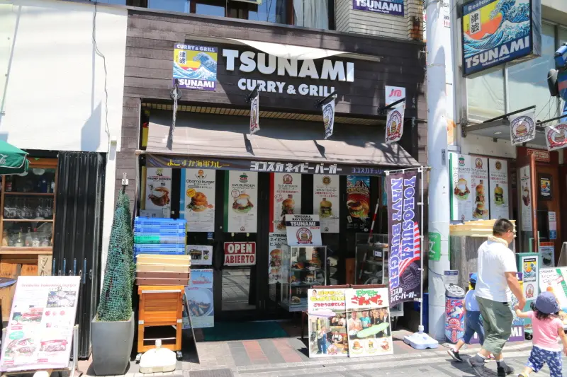 横須賀ネイビーバーガーで有名なハンバーガー店「TSUNAMI」