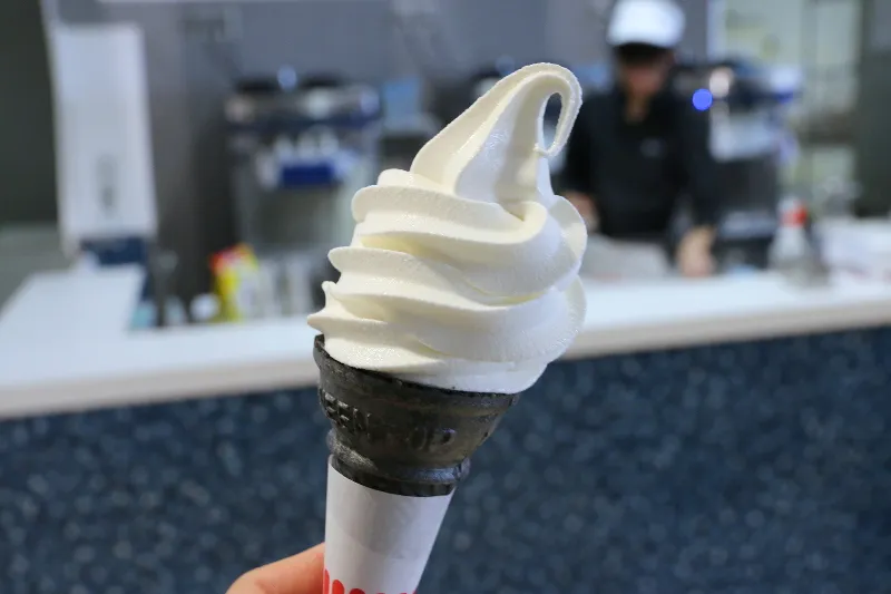 東毛酪農６３℃で人気となっている牧場ミルクソフトクリーム。