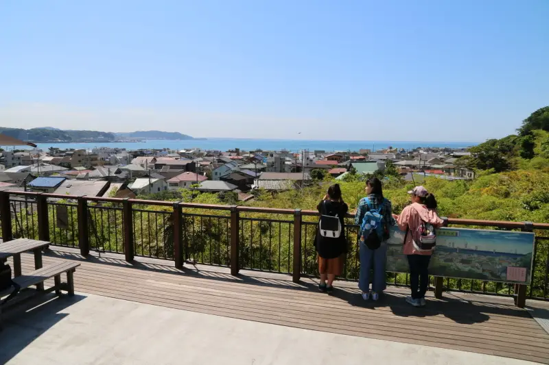 鎌倉の街並みと海が眺められる見晴台