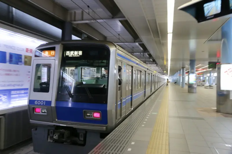 西武新宿駅の間を結んでいる西武新宿線