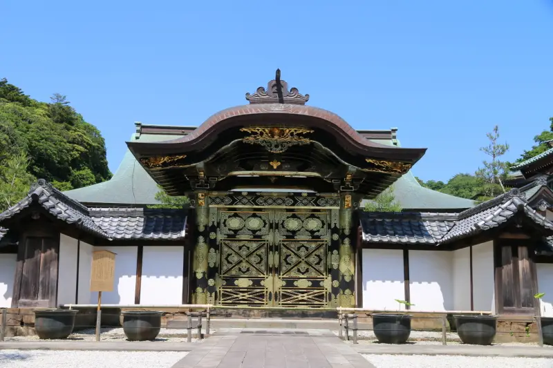 １６４７年に増上寺から移築された国指定重要文化財の唐門