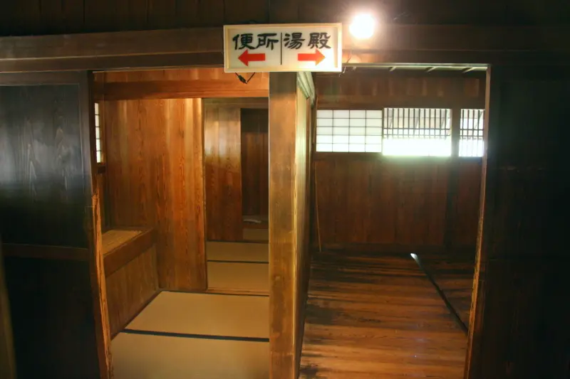 トイレ（左）とお風呂（右）様々な部屋が見学可能
