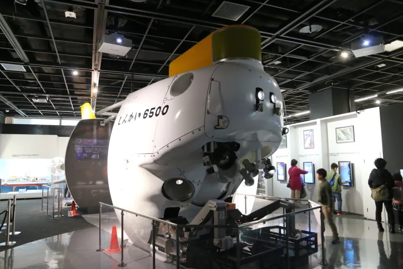 深海コーナーに実物大で展示される有人潜水調査船「しんかい６５００」