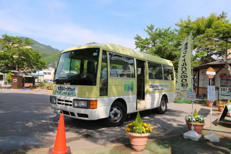 観光名所の宝登山を結ぶ駅前から出ている無料バス