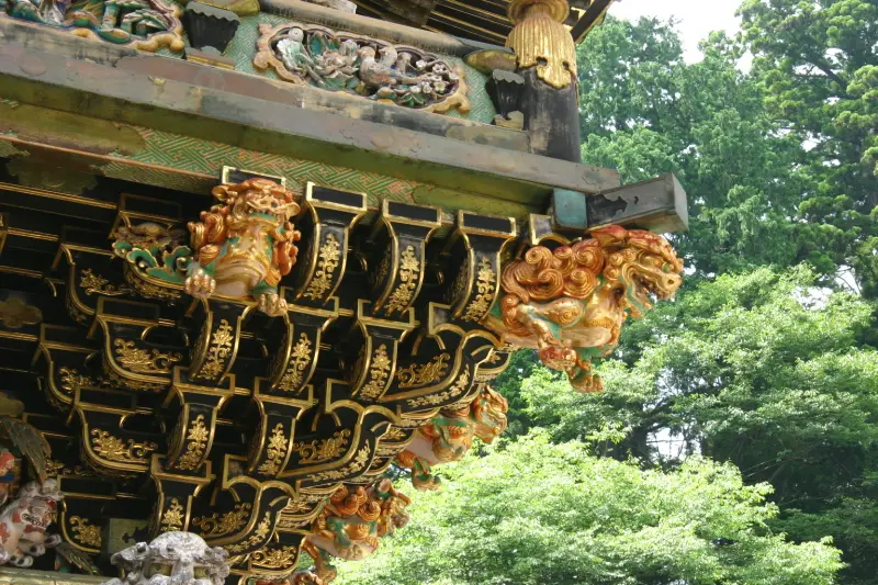 陽明門は５００以上の彫刻や装飾が施された歴史的建造物