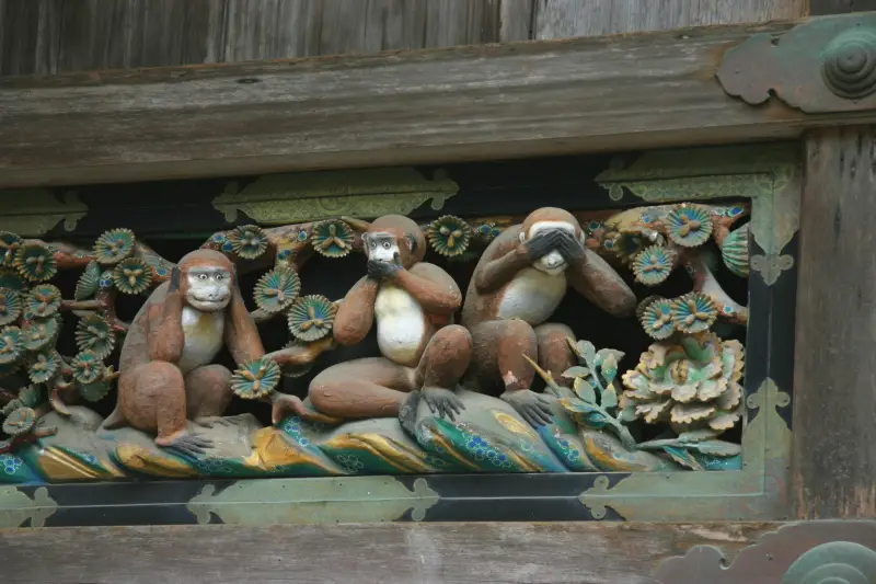 神厩舎にある有名な彫刻「三匹の猿」「見ざる・言わざる・聞かざる」