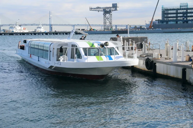 横浜港の観光スポットを結ぶ水上バス「シーバス」
