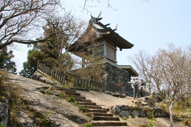 山頂に鎮座する筑波山神社の男体山本殿