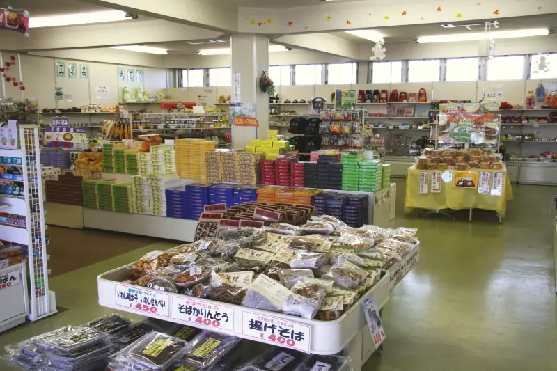 茨城県の特産品や銘菓を販売するお土産ショップ