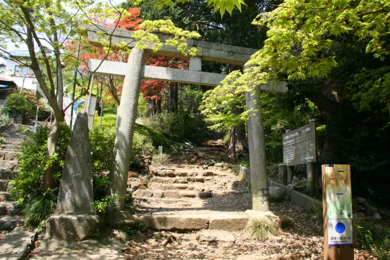 筑波山神社にある登山口から山頂を目指して登山開始