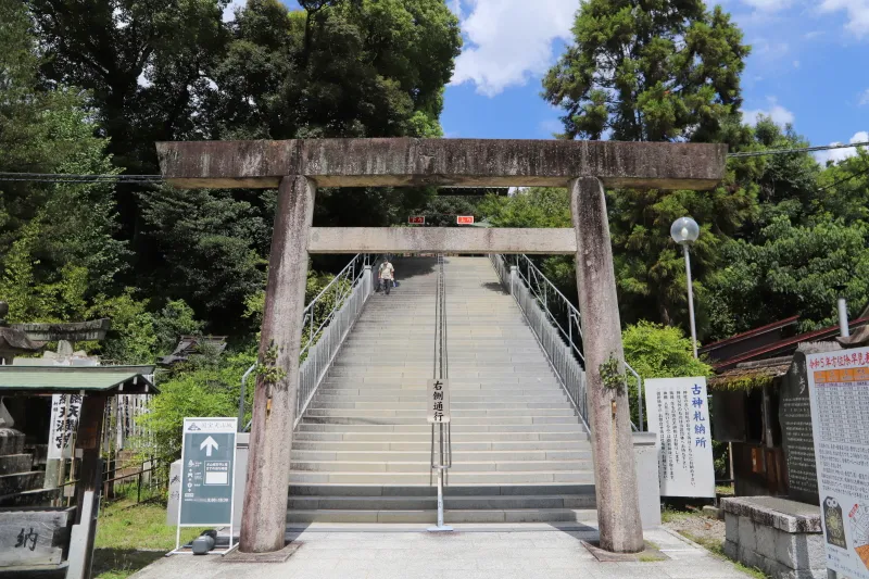 犬山城の入口となる場所に立つ針綱神社