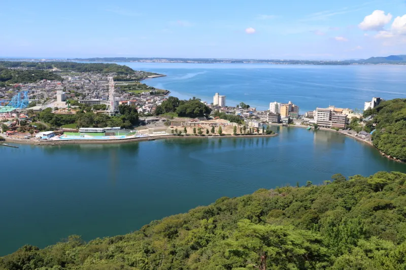 展望台から眼下に広がる浜名湖と舘山寺温泉