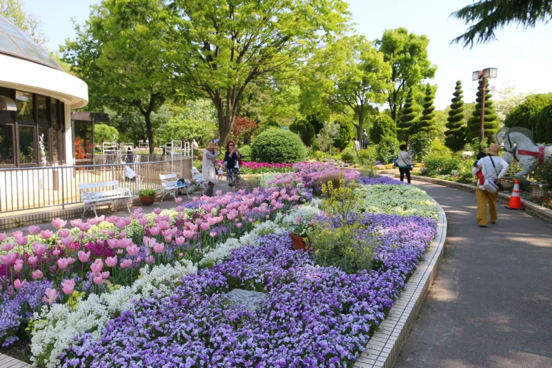 たくさんの花が植えられている名城公園の人気スポット 