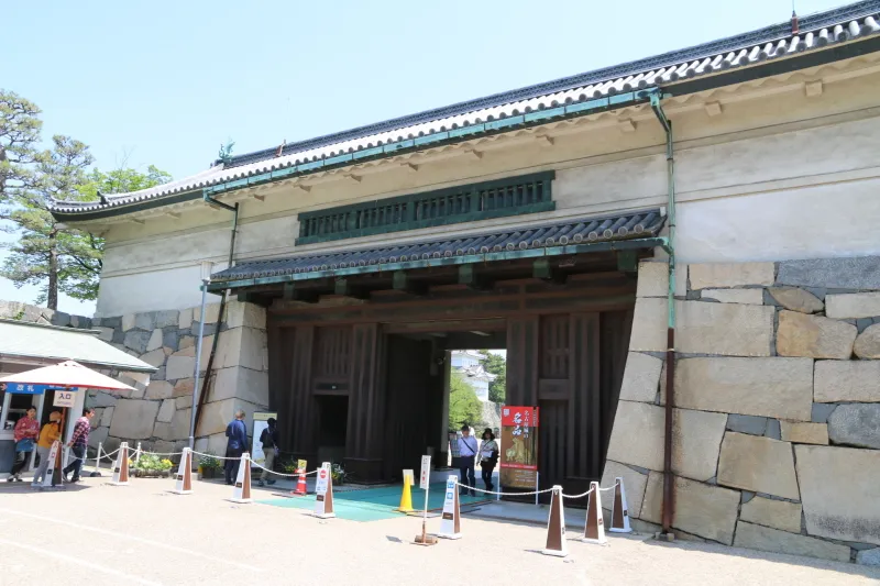 １９６８年に復元された名古屋城の正門
