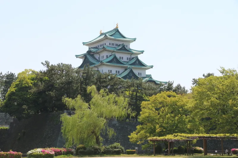 公園から眺めることのできる名古屋城天守閣