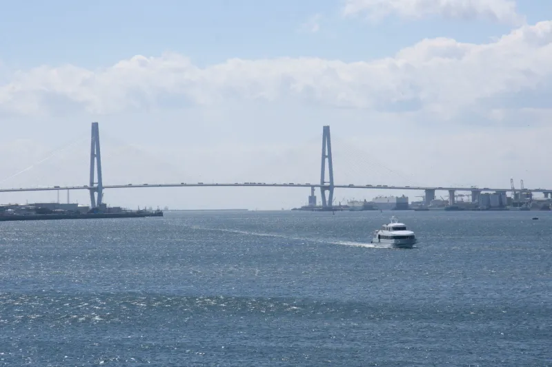 橋の上から眺める全長１１７０ｍの名港中央大橋