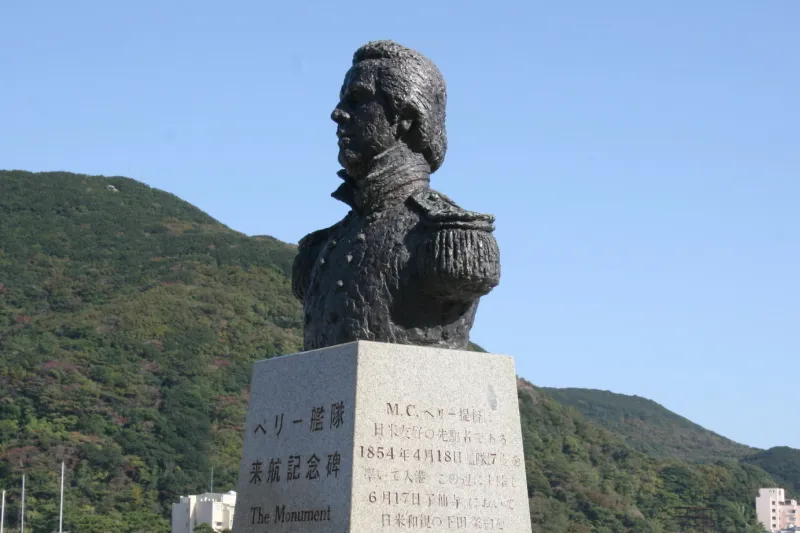 彫刻家・村田徳次郎氏が製作したペリーの銅像