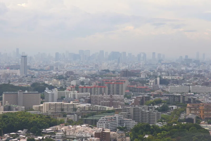 梅田周辺のビル群が見える大阪市内方向の景色