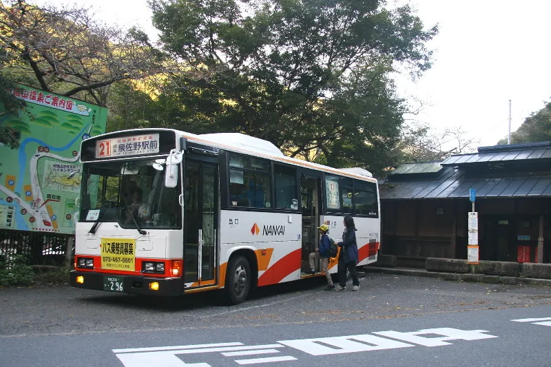 泉佐野駅との間を結んでいる南海バス