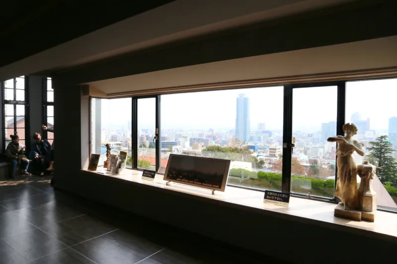 展望ギャラリーの３階にある神戸の街並みが眺められる展望室