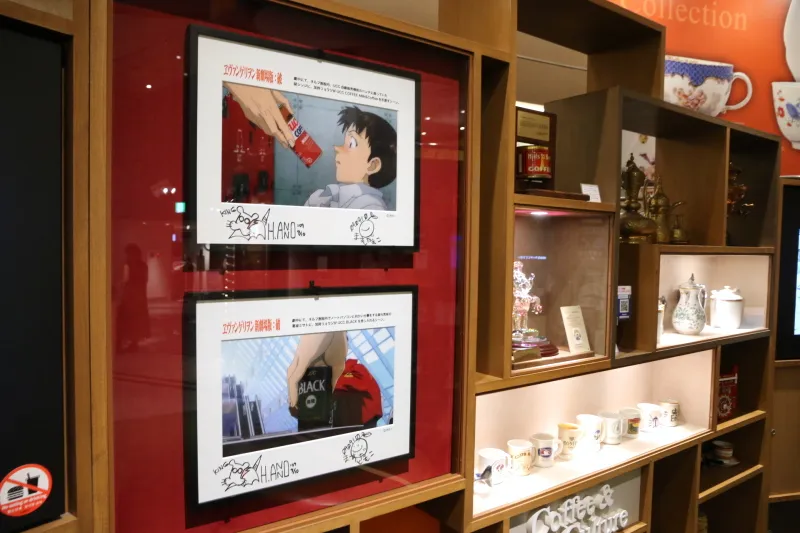 珈琲豆・機械・カップ・切手などコーヒー関連商品の展示コーナー