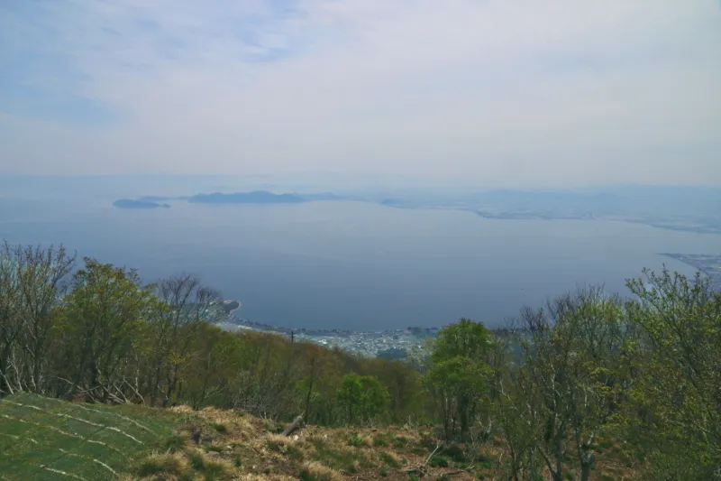 目の前を遮るものがないため、琵琶湖を一望できる展望
