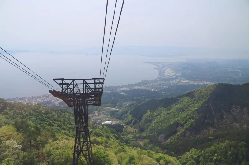 標高が上がるに連れて眼下に広がっていく琵琶湖の風景