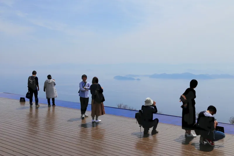 遮るものが何もないため、琵琶湖と一体化することが斬新
