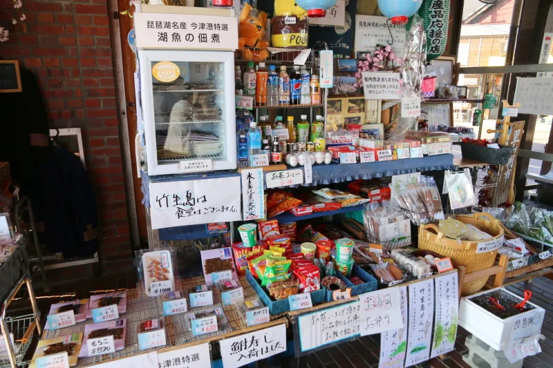 琵琶湖の活シジミや佃煮など特産品を販売する売店