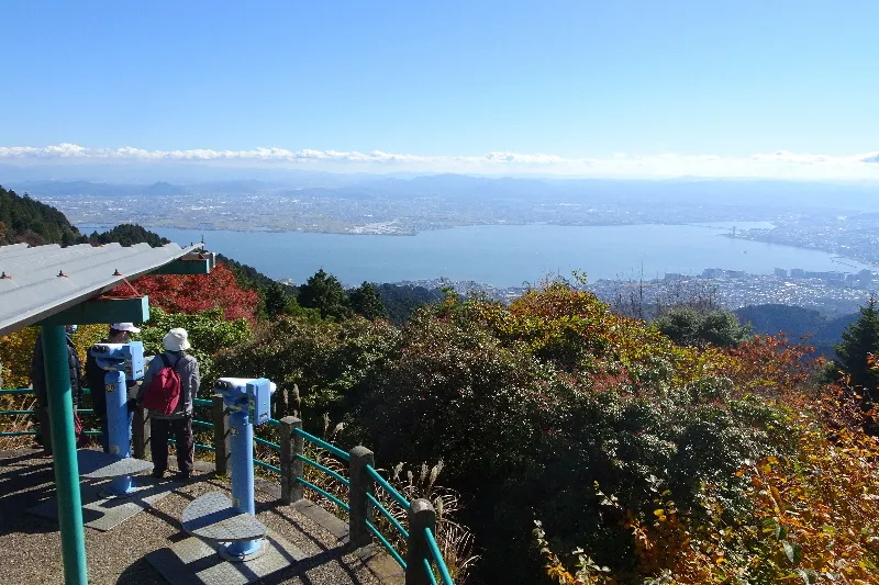 展望台も設置されていて眼下に見える琵琶湖の風景
