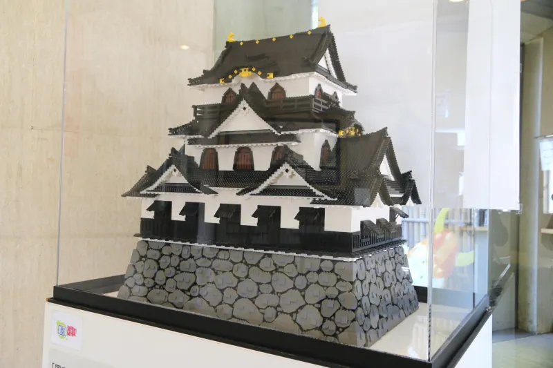 レゴブロックで作られている彦根城の天守閣