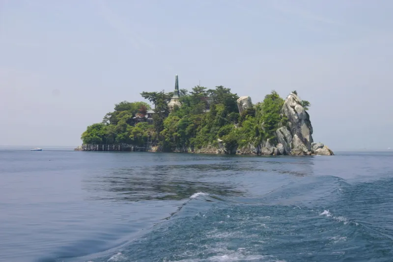 多景島は周囲６００ｍ、穴場スポットとなっている無人島