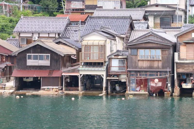舟屋の特徴は１階が舟置き場、２階が生活住居