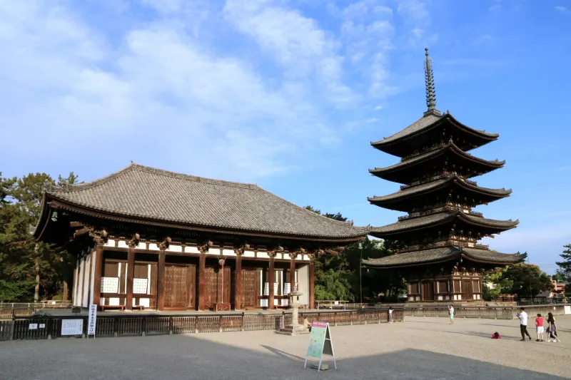 国宝や重文の歴史的建造物が立つ興福寺